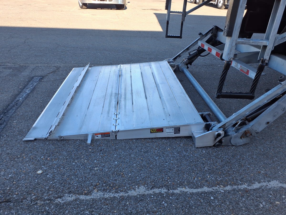 2019 Freightliner/Mercedes M2 106 879140