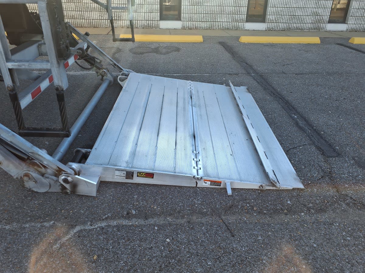 2019 Freightliner/Mercedes M2 106 879140