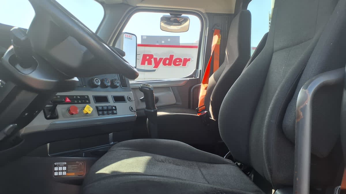 2020 Freightliner Cascadia in Memphis, TN — photo 7
