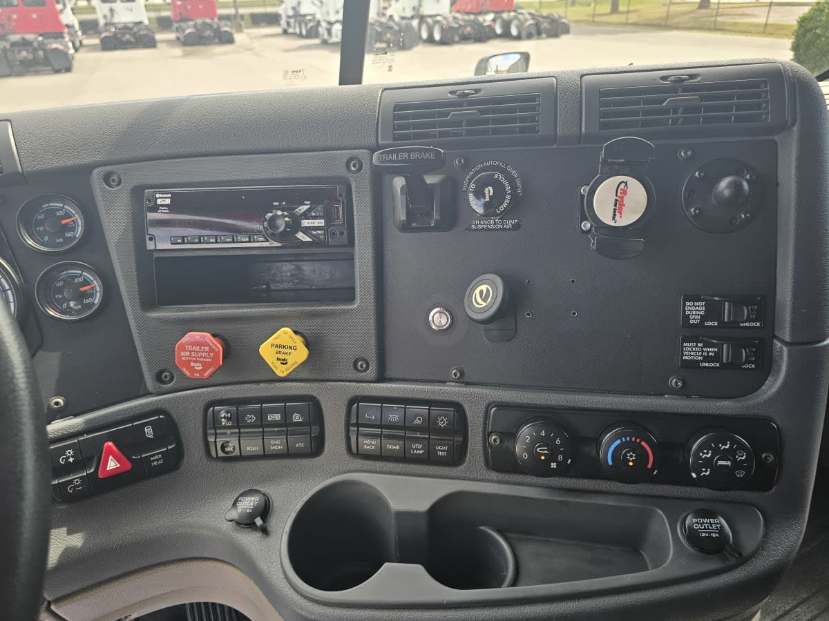 2020 Freightliner - image 10