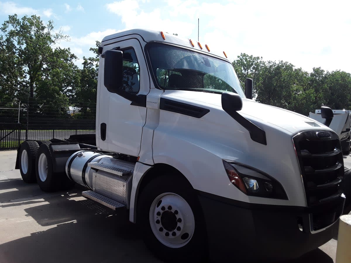 2019 Freightliner Cascadia in Kansas City, MO — photo 3