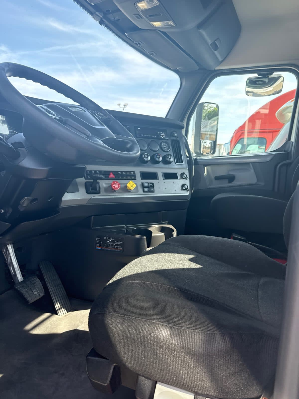 2019 Freightliner - image 7