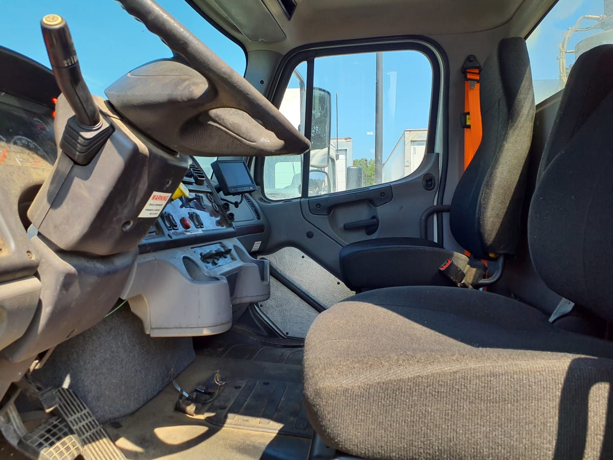 2019 Freightliner/Mercedes M2 106 879370