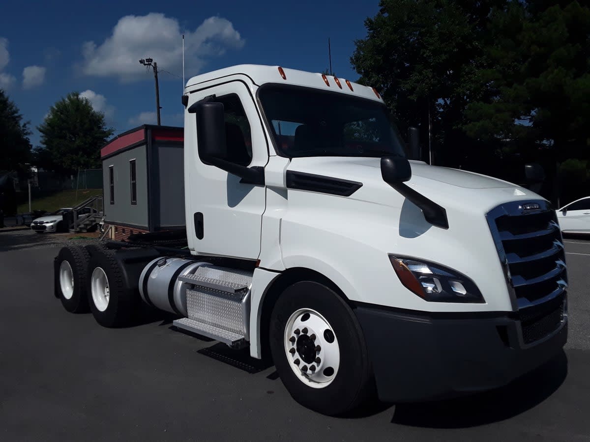 2020 Freightliner Cascadia in Charlotte, NC — photo 3