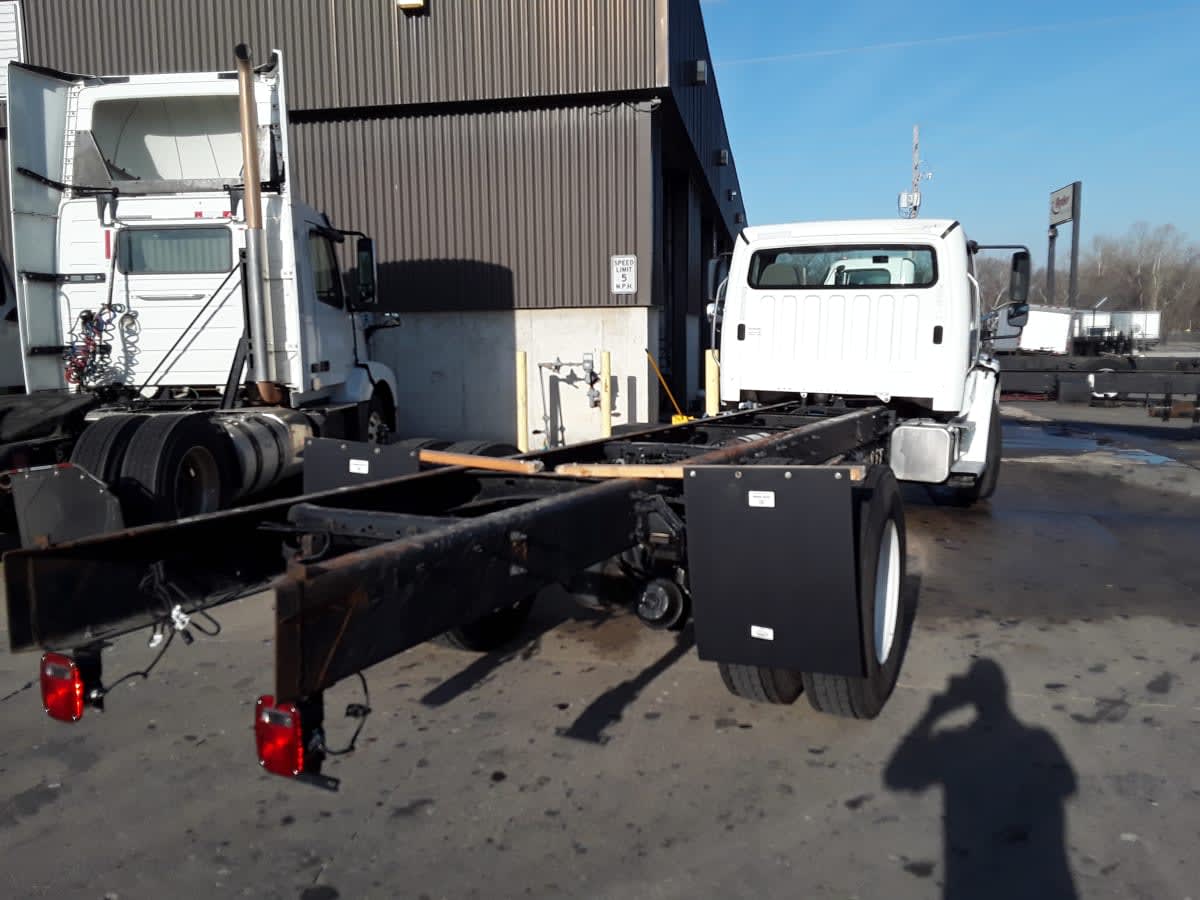 2020 Freightliner/Mercedes M2 106 879582