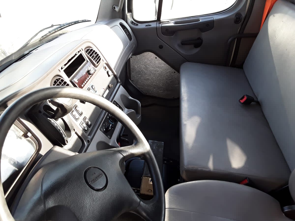 2020 Freightliner/Mercedes M2 106 879582