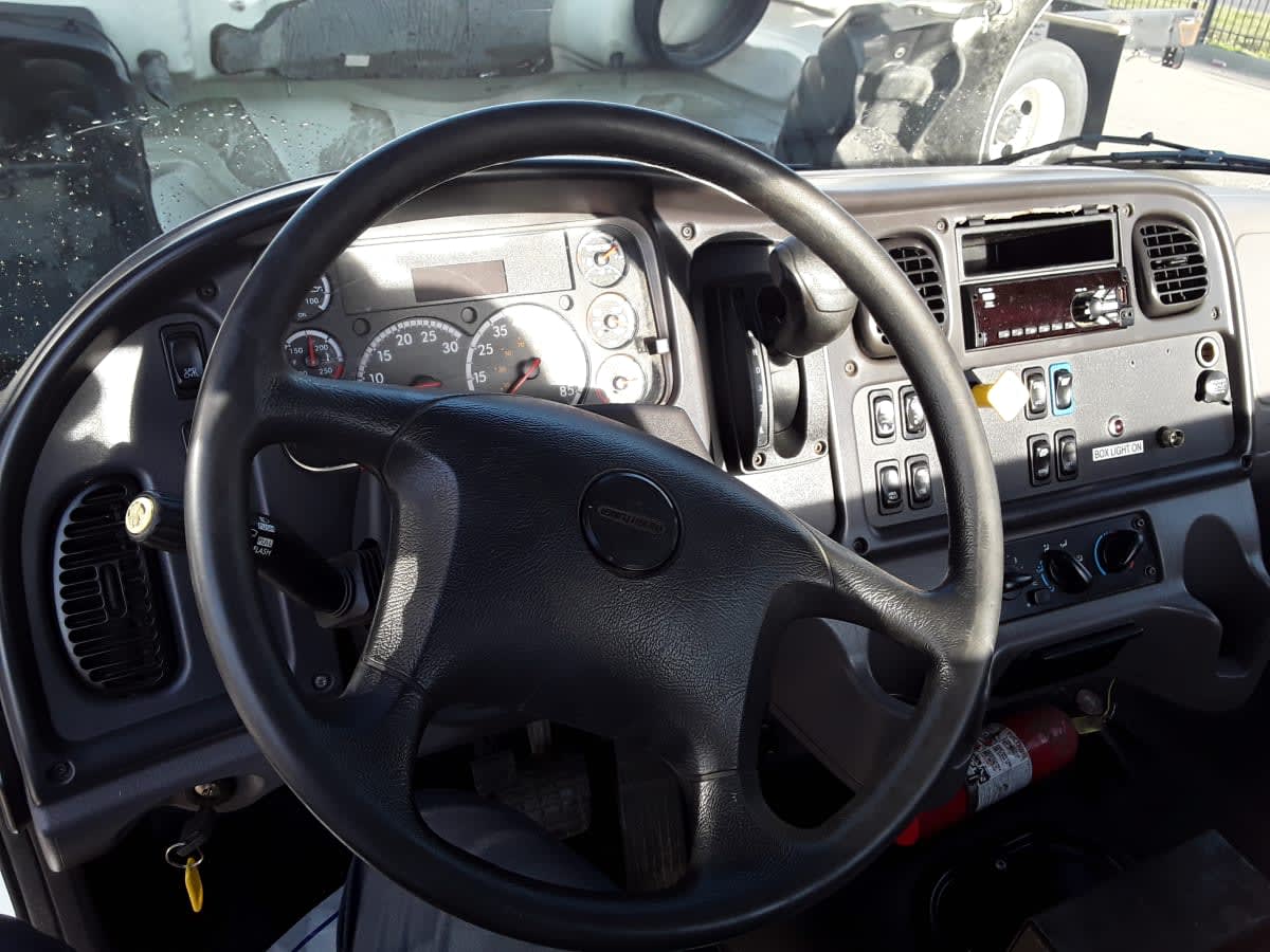 2020 Freightliner/Mercedes M2 106 879582