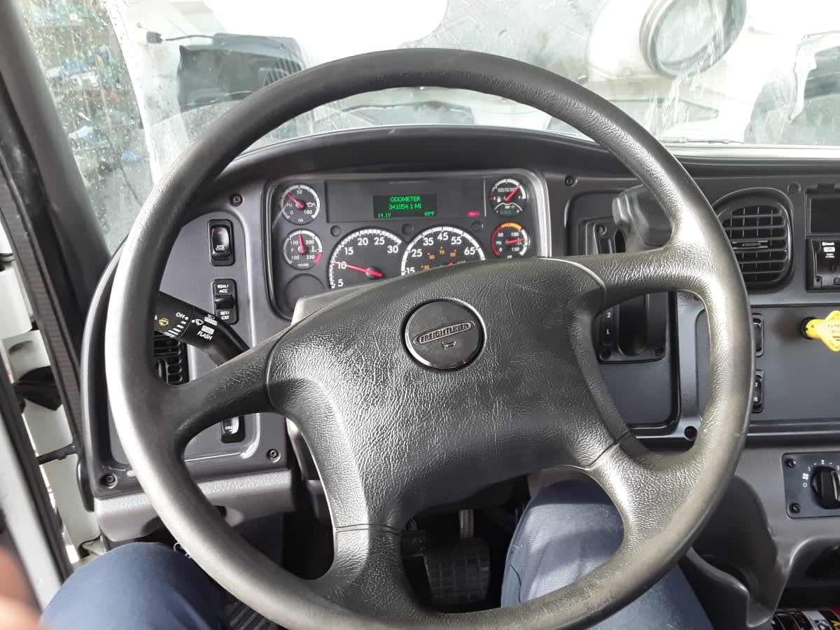 2020 Freightliner/Mercedes M2 106 879584