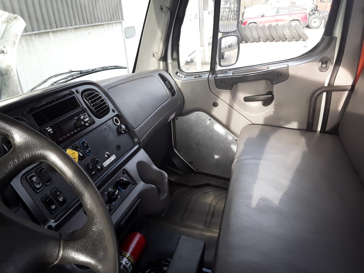 2020 Freightliner/Mercedes M2 106 879584