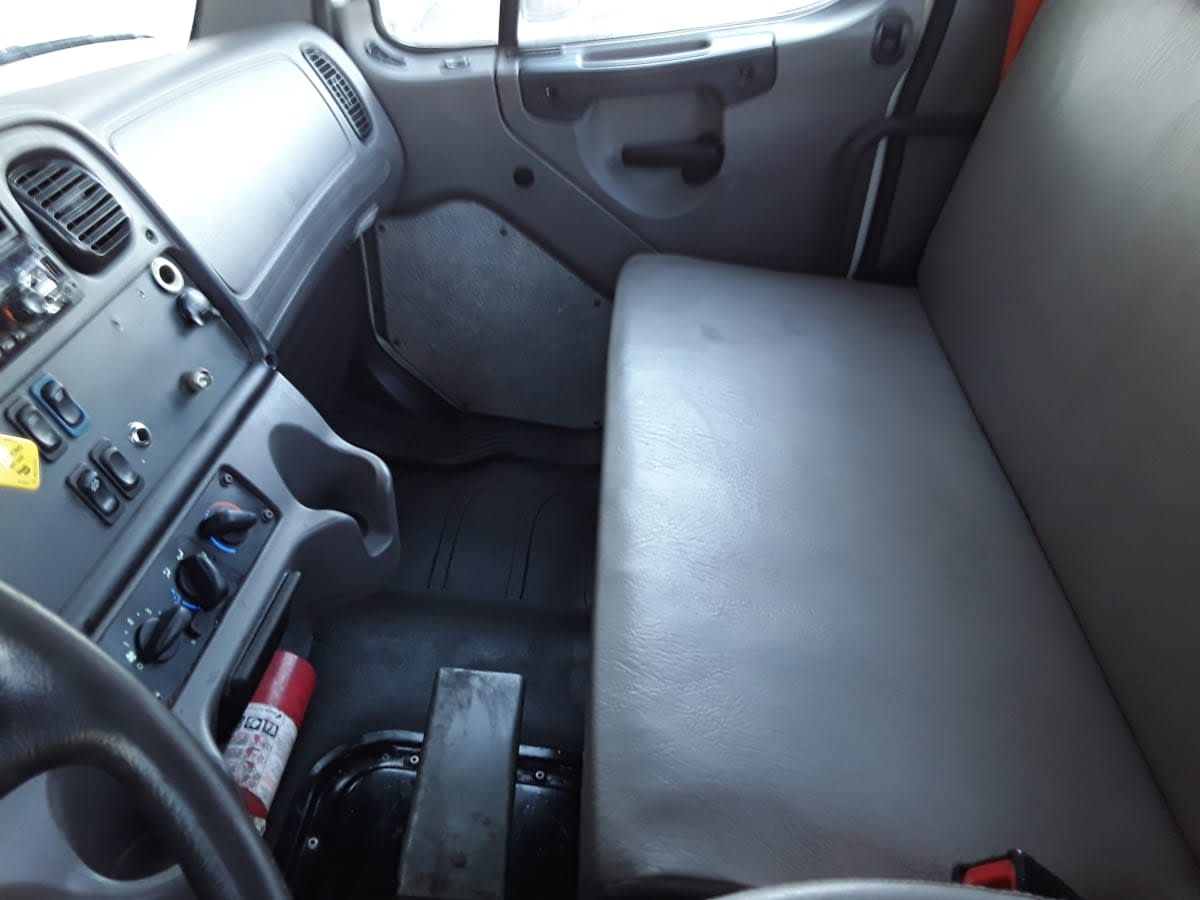 2020 Freightliner/Mercedes M2 106 879586