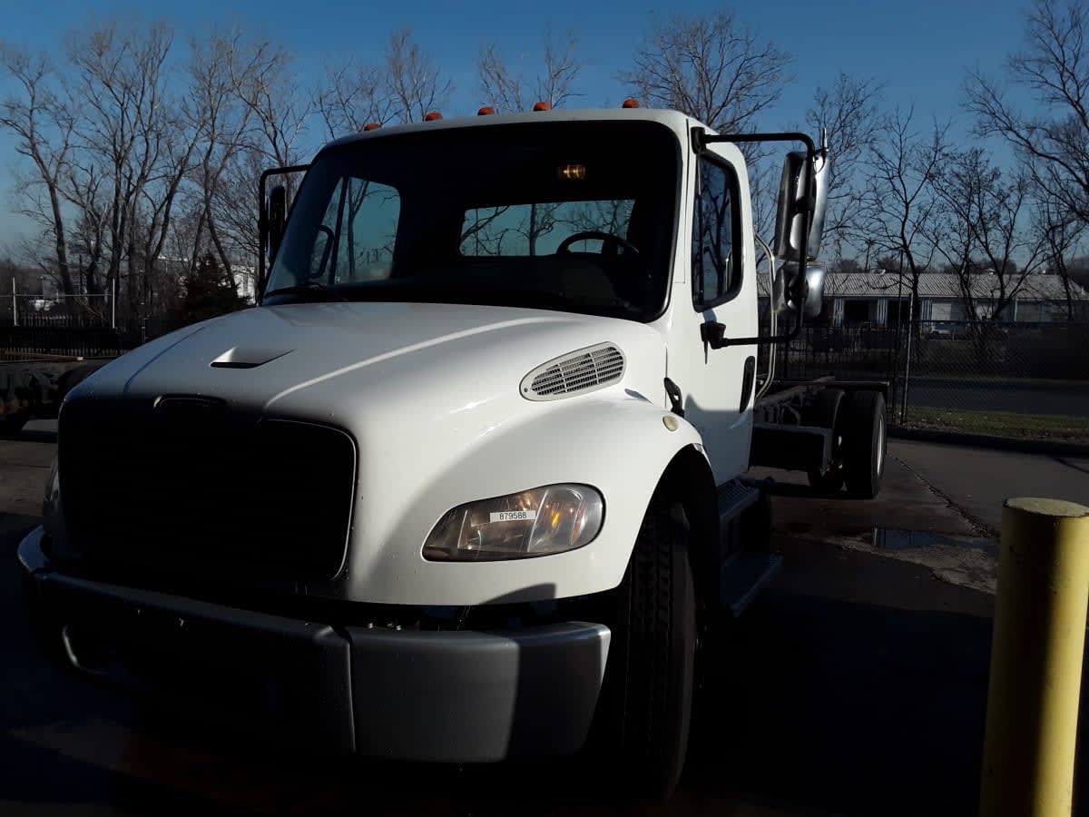 2020 Freightliner/Mercedes M2 106 879588
