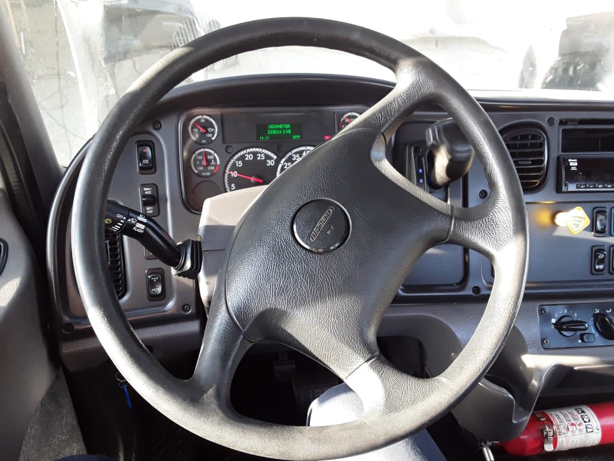 2020 Freightliner/Mercedes M2 106 879588