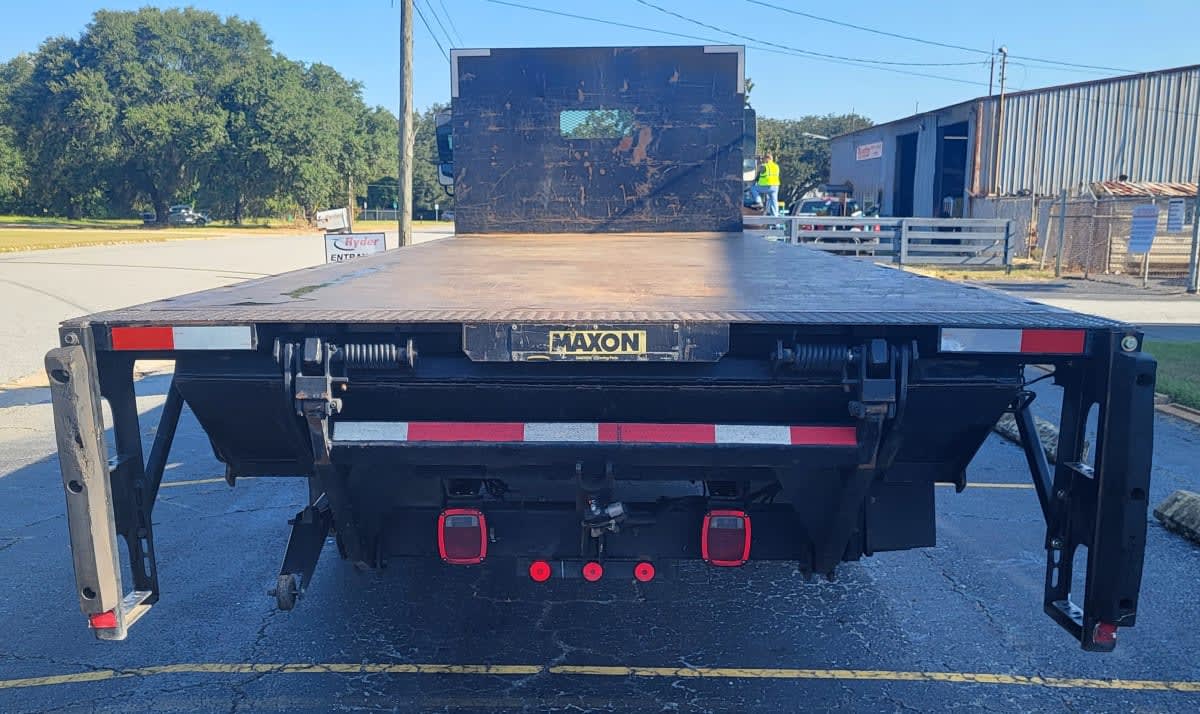2019 Freightliner M2 106 879592