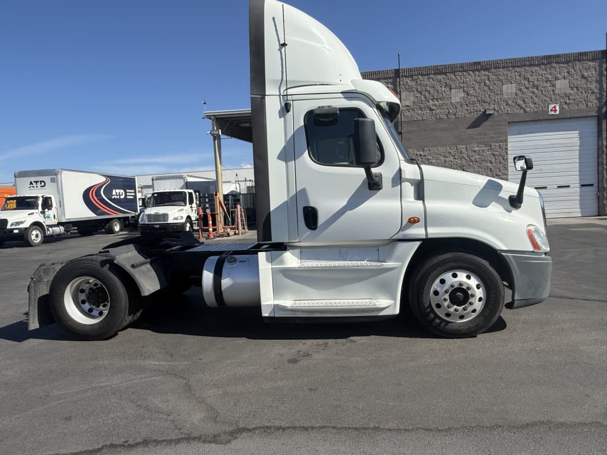 2020 Freightliner/Mercedes CASCADIA 125 879616 2020 Freightliner/Mercedes CASCADIA 125 879616