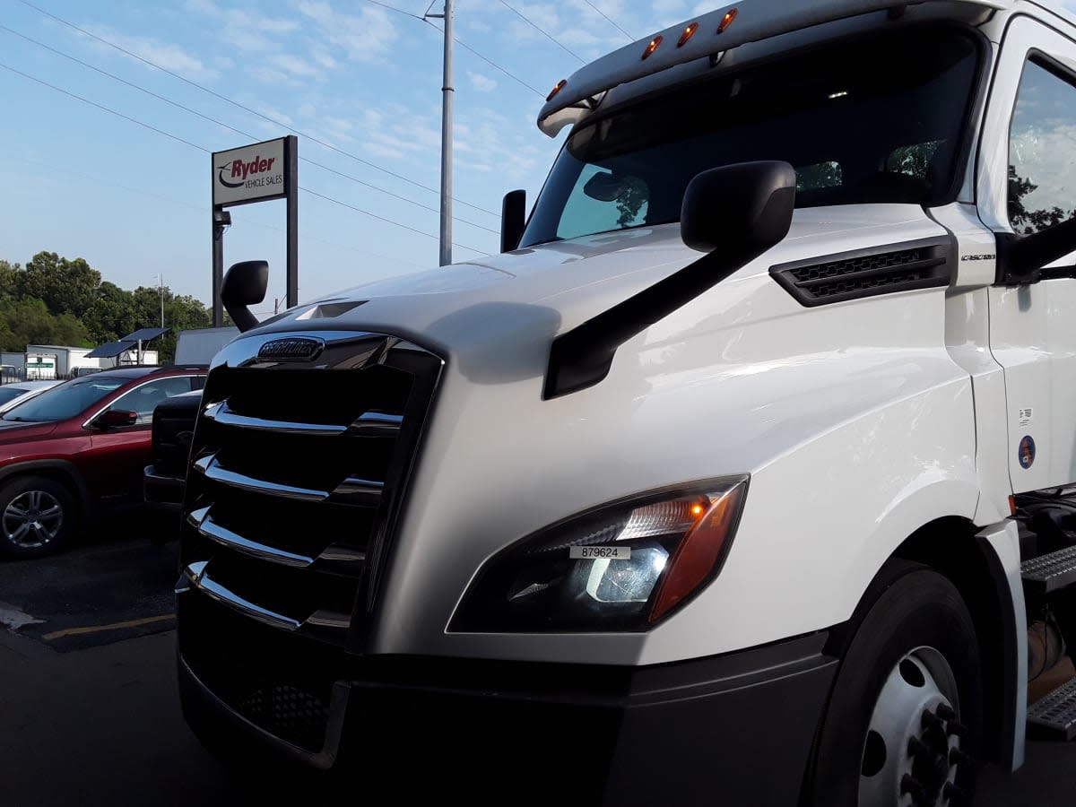 2020 Freightliner Cascadia in Kansas City, MO