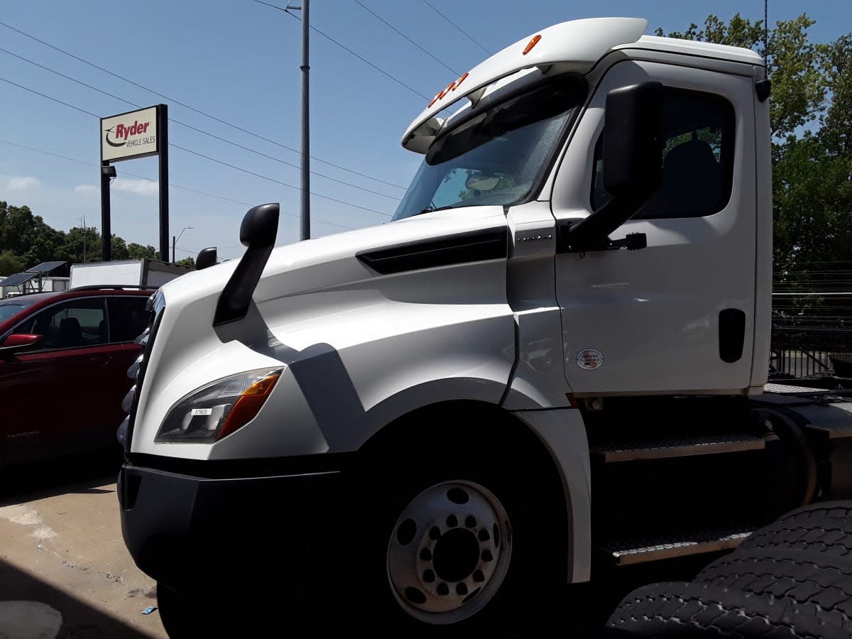 2020 Freightliner Cascadia in Kansas City, MO
