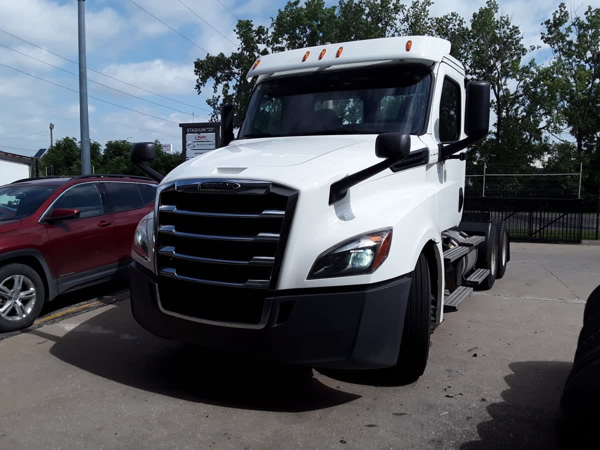 2020 Freightliner Cascadia in Kansas City, MO