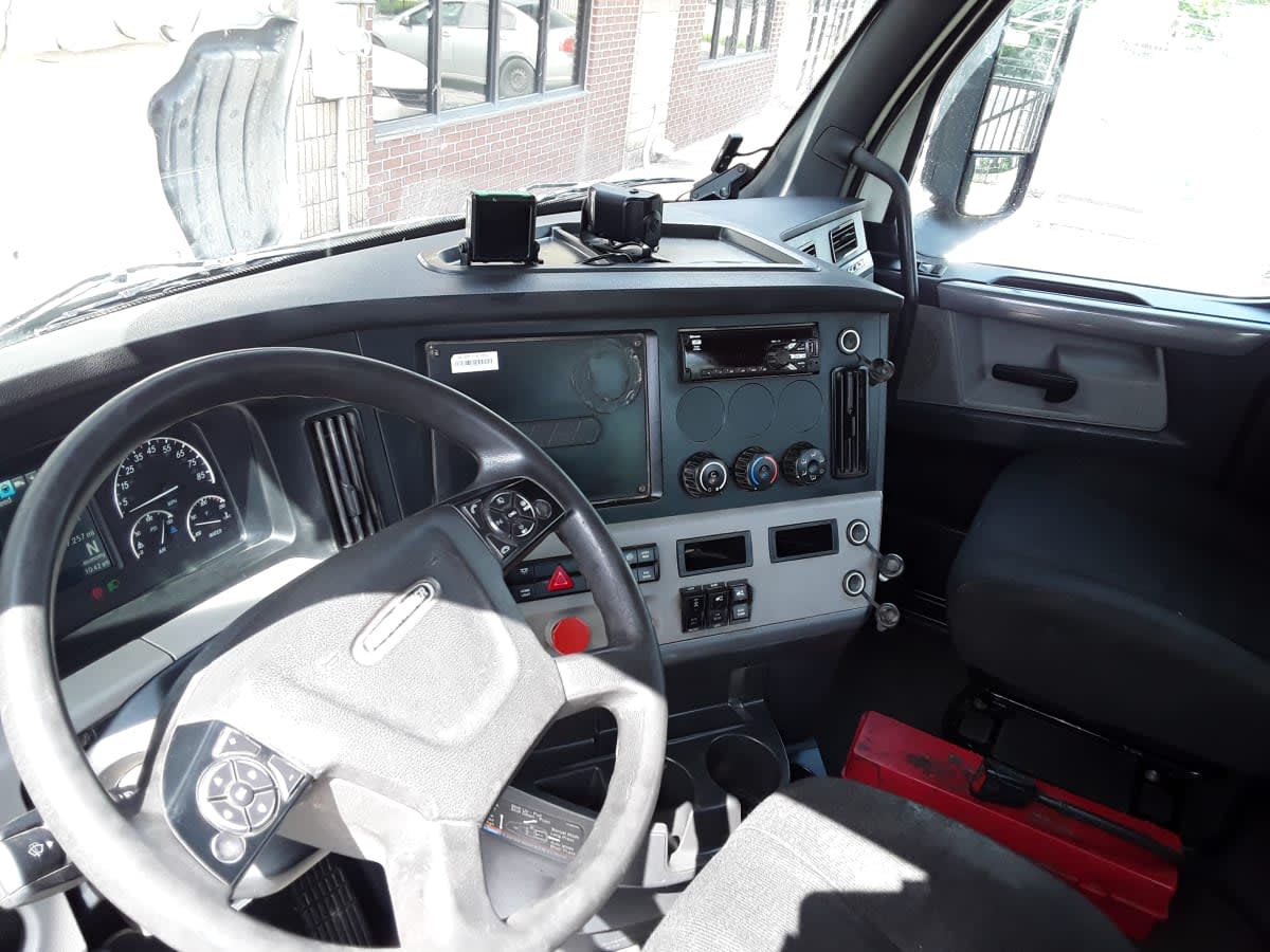 2020 Freightliner Cascadia in Kansas City, MO — photo 7