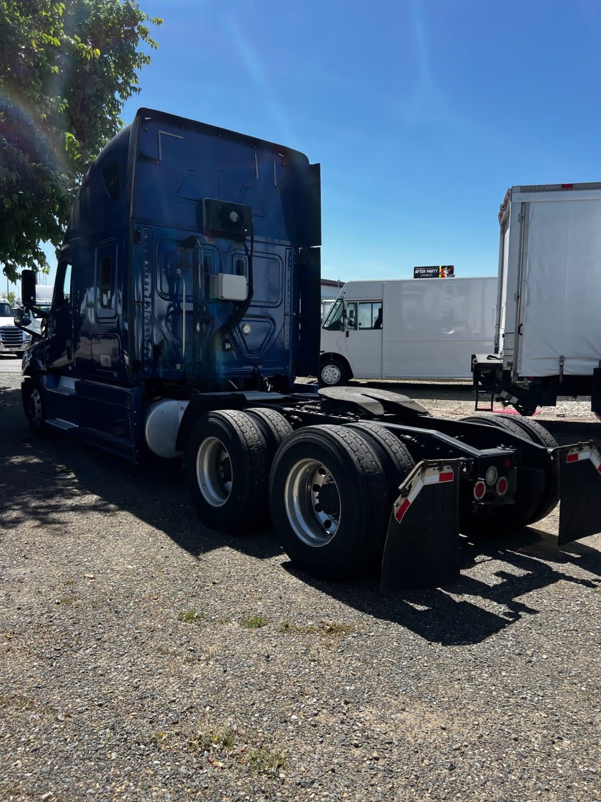 2020 Freightliner Cascadia in West Sacramento, CA — photo 6