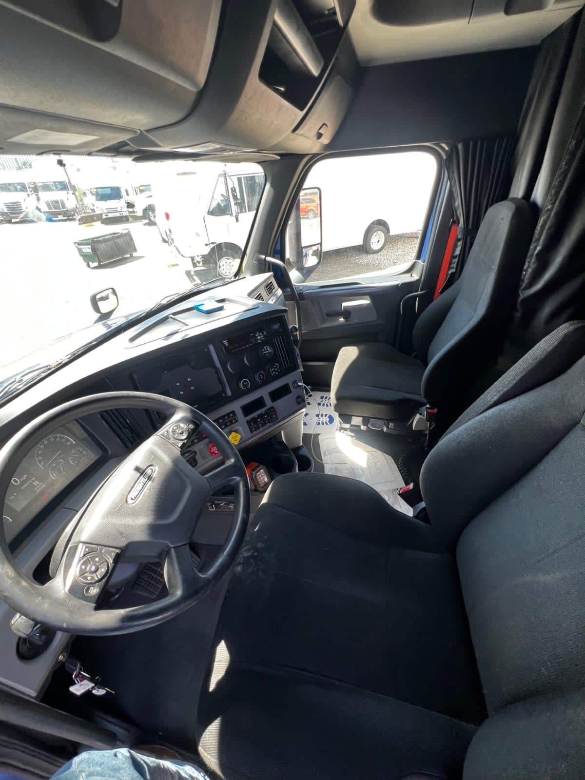 2020 Freightliner Cascadia in West Sacramento, CA — photo 7