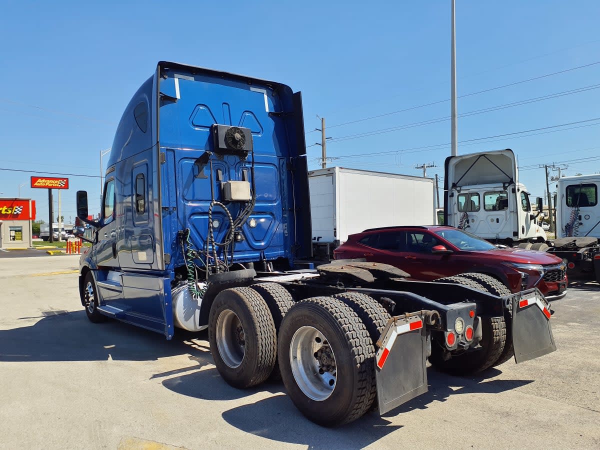 2020 Freightliner - image 6