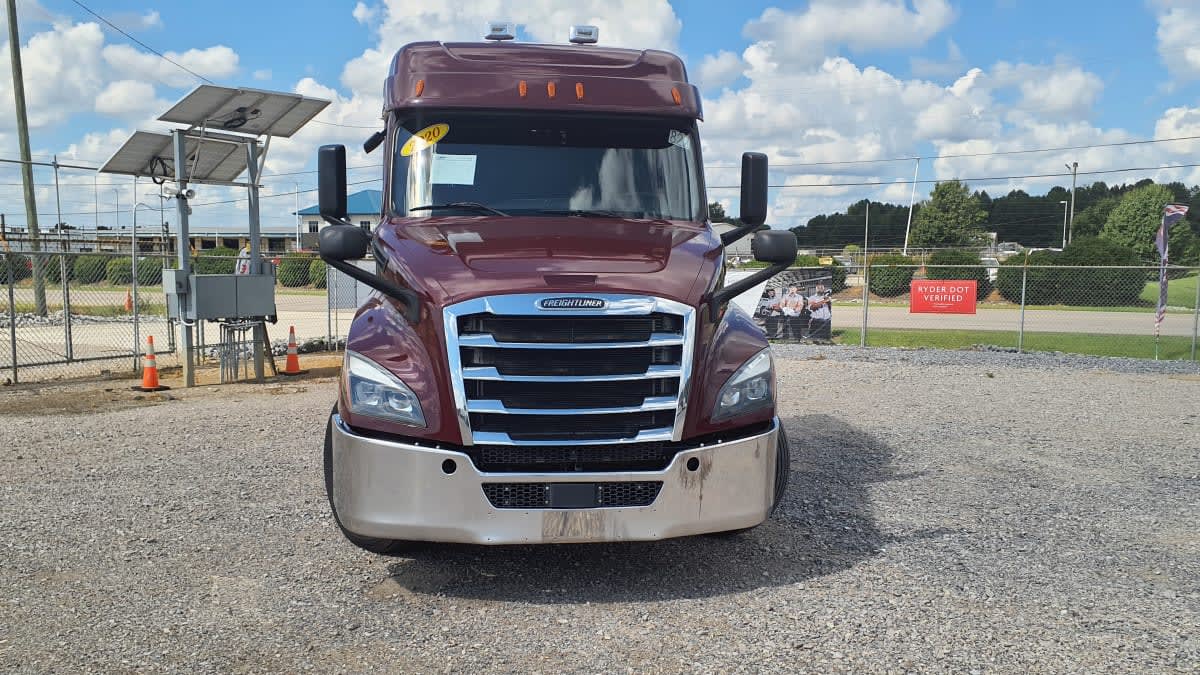 2020 Freightliner Cascadia in Birmingham, AL — photo 2