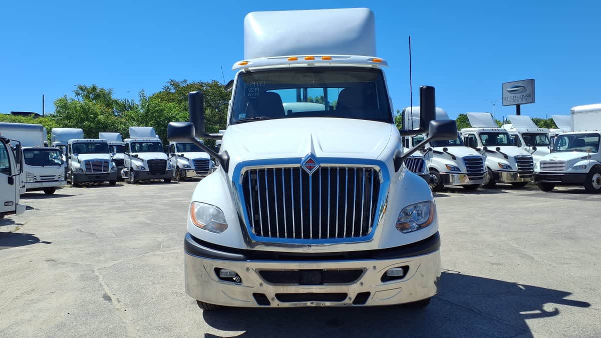 2019 Navistar International LT625 DAYCAB T/A 879777