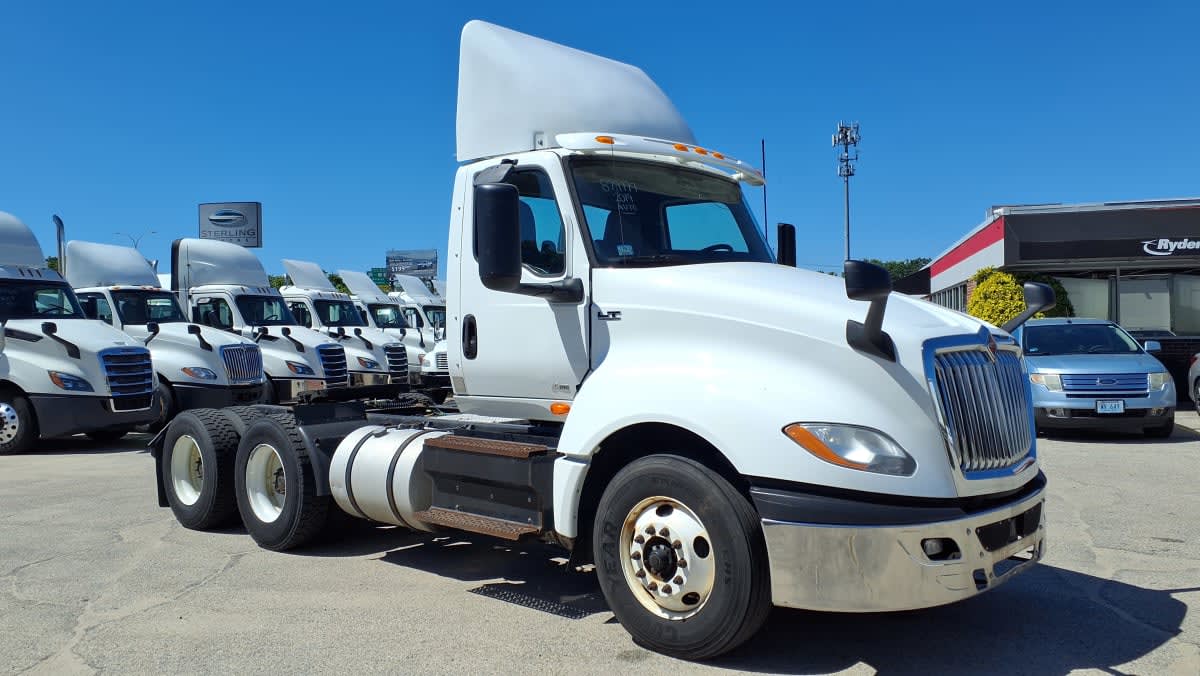 2019 Navistar International LT625 DAYCAB T/A 879777