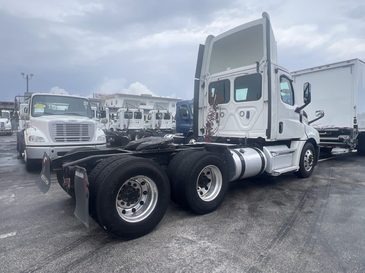 2020 Freightliner NEW CASCADIA PX12664 879795