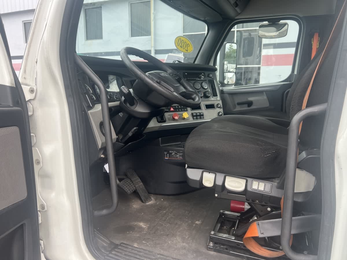 2020 Freightliner NEW CASCADIA PX12664 879795