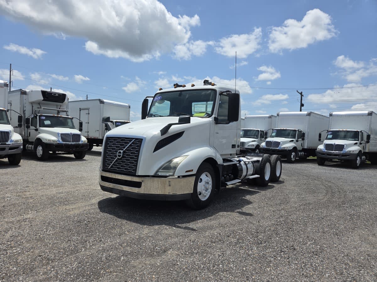 2019 Volvo VNL64T-300 879869