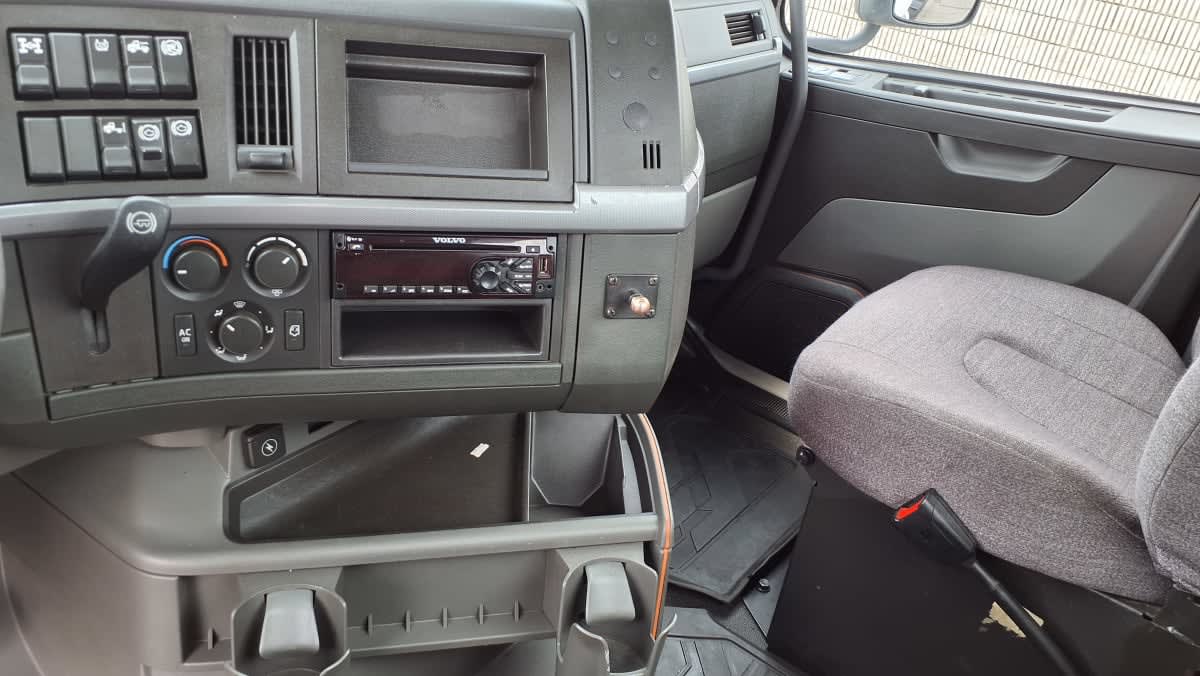 2019 Volvo VNL64T-300 879871