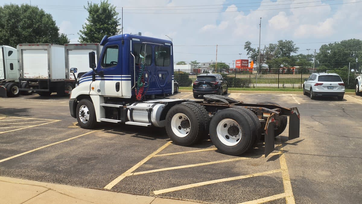 2020 Freightliner Cascadia in Bolingbrook, IL — photo 6
