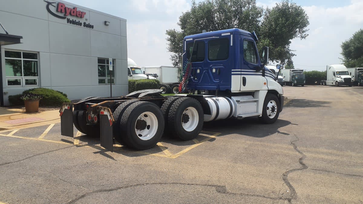 2020 Freightliner Cascadia in Bolingbrook, IL — photo 4