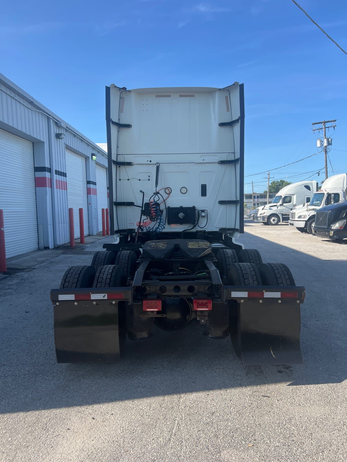 2019 International - image 5