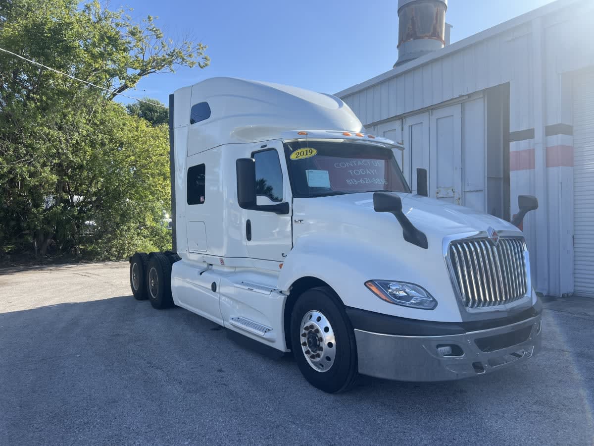 2019 International - image 3