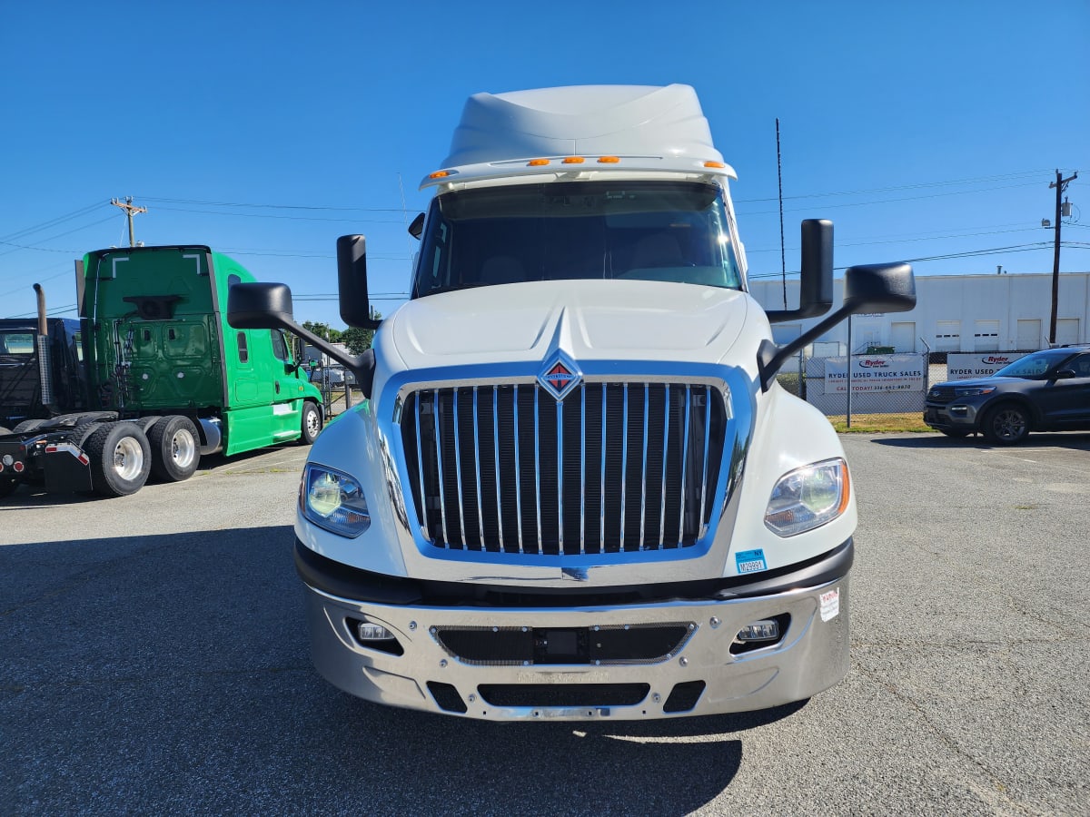 2019 Navistar International LT625 SLPR CAB 879970