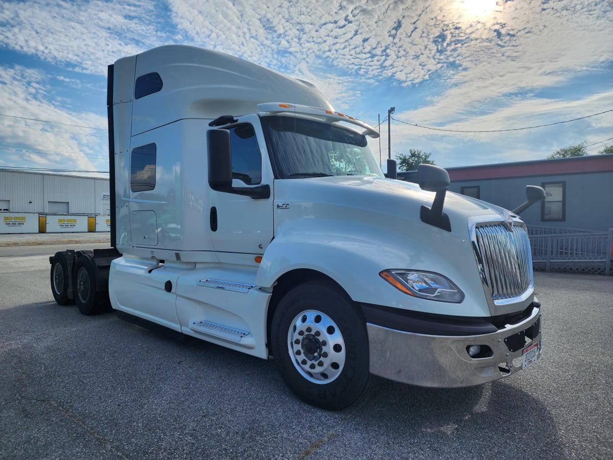 2019 Navistar International LT625 SLPR CAB 879971