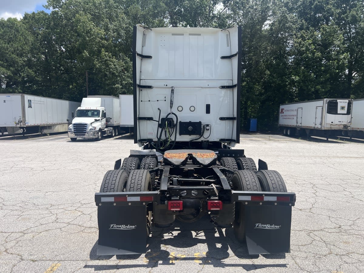 2019 International - image 5