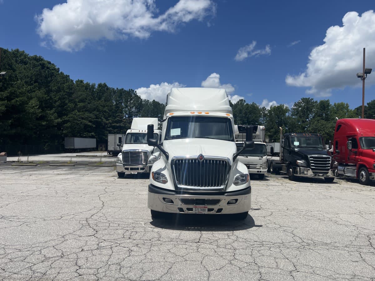 2019 International - image 2