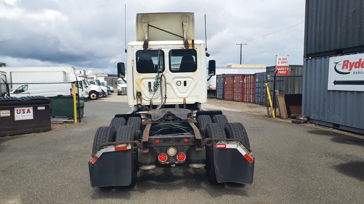 2020 Freightliner Cascadia in Springfield, MA — photo 5