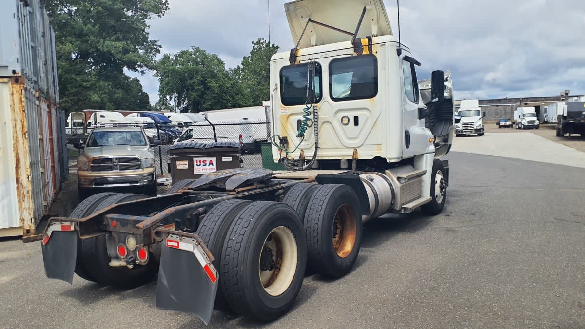 2020 Freightliner Cascadia in Springfield, MA — photo 4