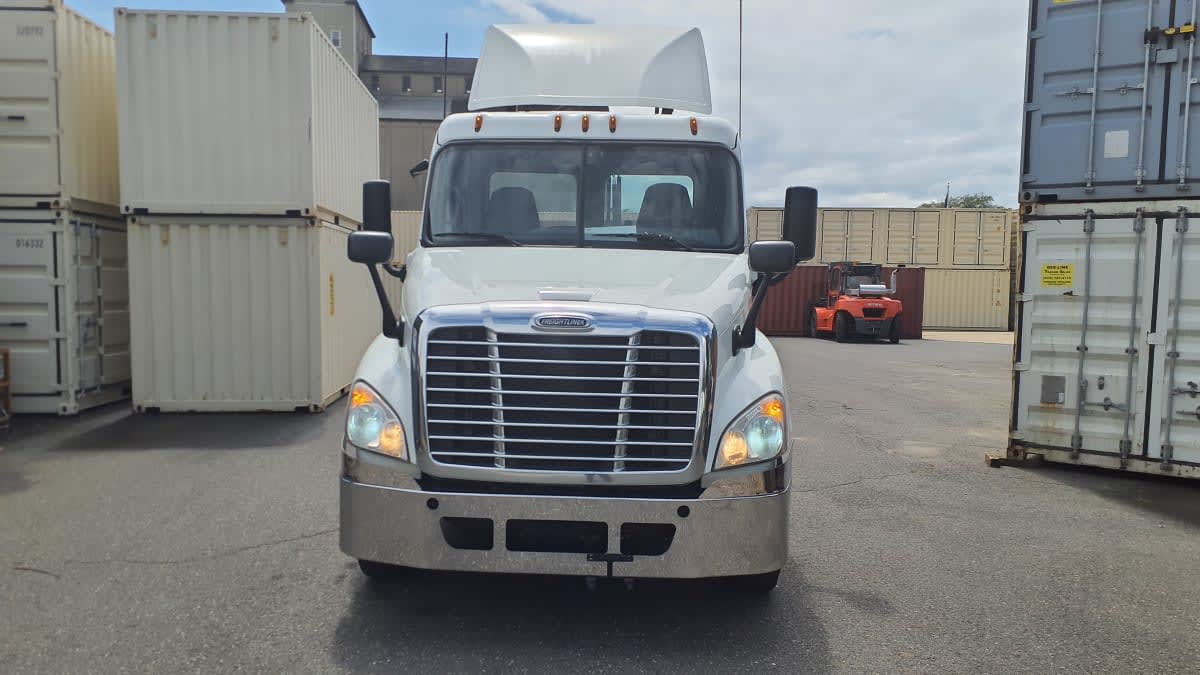 2020 Freightliner Cascadia in Springfield, MA — photo 2