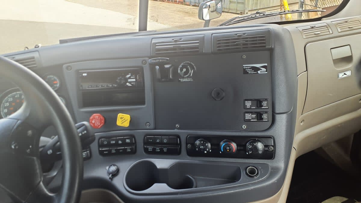 2020 Freightliner Cascadia in Springfield, MA — photo 7
