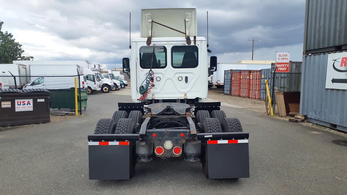 2020 Freightliner Cascadia in Springfield, MA — photo 5
