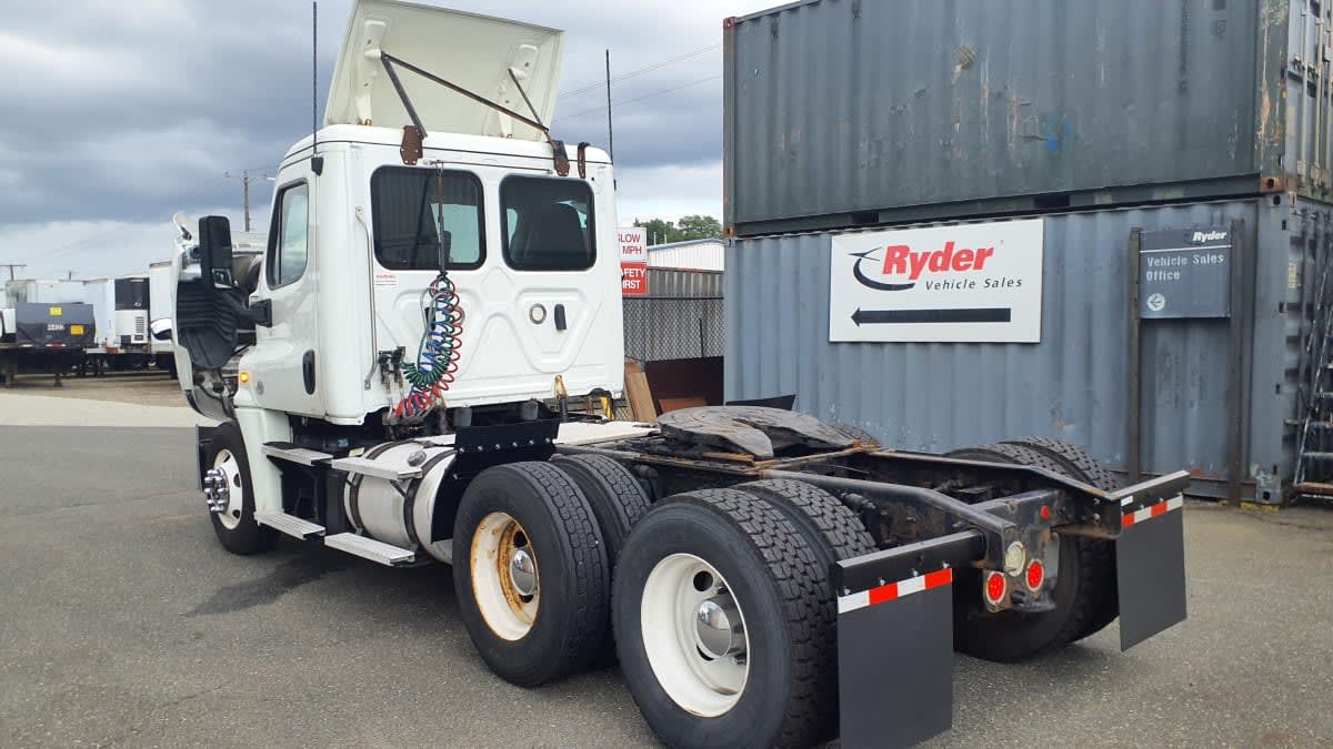 2020 Freightliner Cascadia in Springfield, MA — photo 6