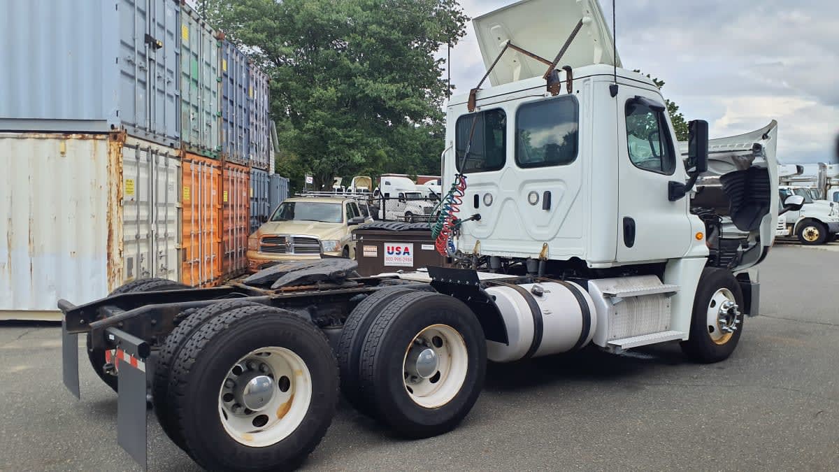 2020 Freightliner Cascadia in Springfield, MA — photo 4
