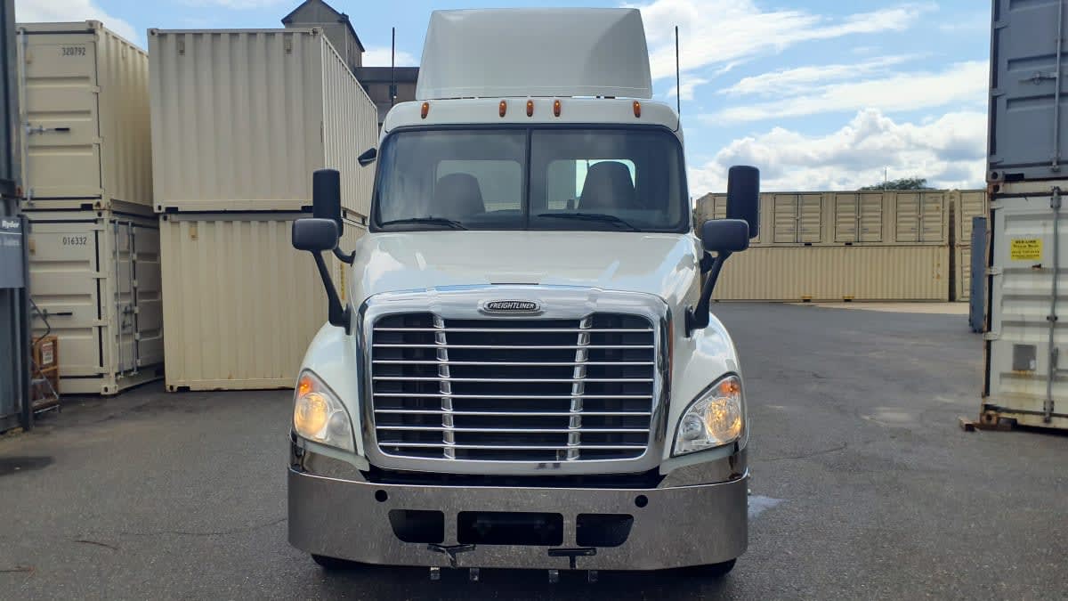 2020 Freightliner Cascadia in Springfield, MA — photo 2