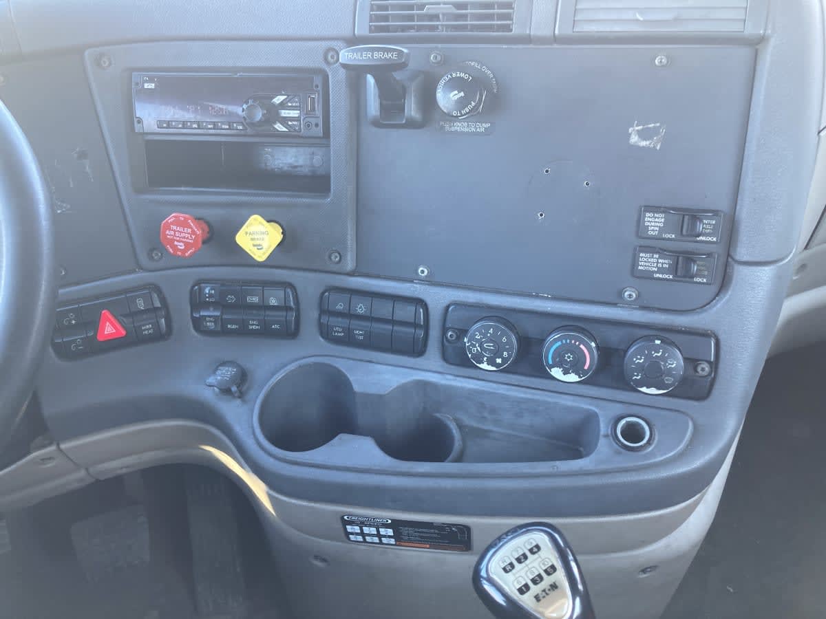 2020 Freightliner - image 12