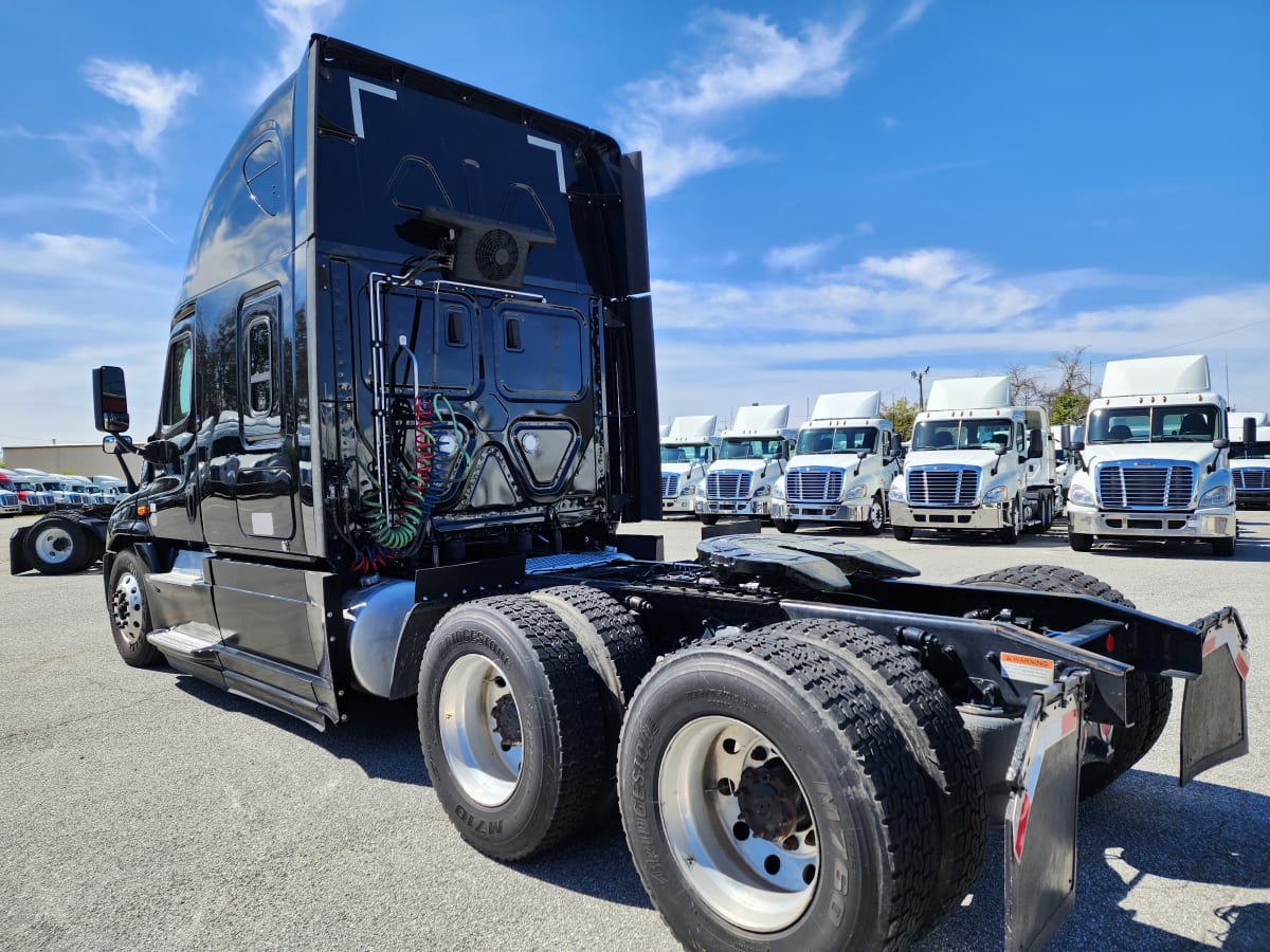 2020 Freightliner/Mercedes CASCADIA 125 880024